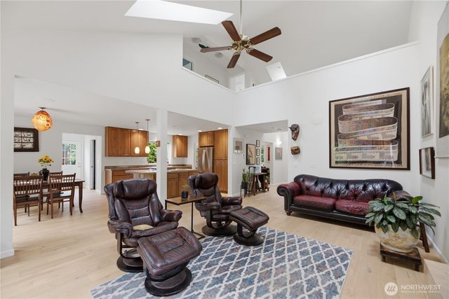2484 Soundview Drive NE, Bainbridge Island, WA 98110