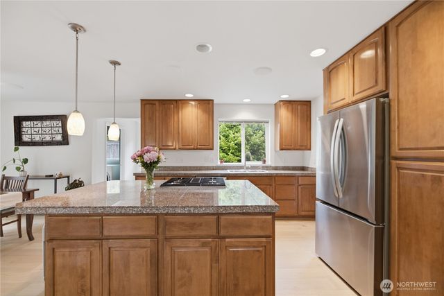 2484 Soundview Drive NE, Bainbridge Island, WA 98110