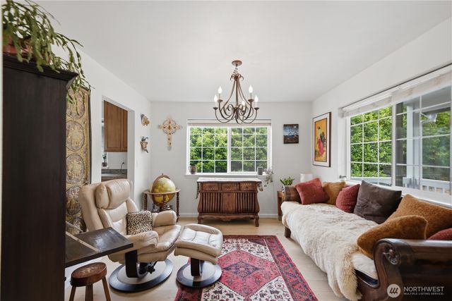 2484 Soundview Drive NE, Bainbridge Island, WA 98110