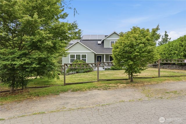 2484 Soundview Drive NE, Bainbridge Island, WA 98110