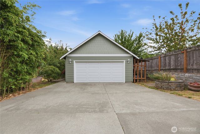 2484 Soundview Drive NE, Bainbridge Island, WA 98110