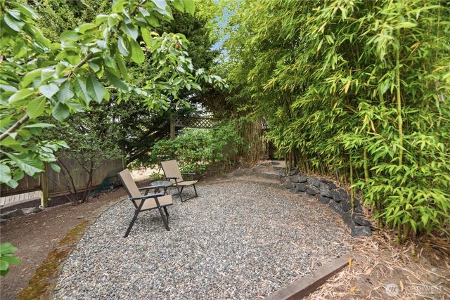 2484 Soundview Drive NE, Bainbridge Island, WA 98110