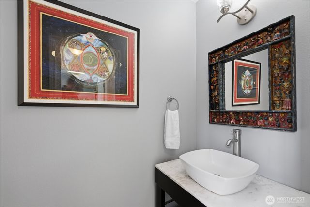 2484 Soundview Drive NE, Bainbridge Island, WA 98110