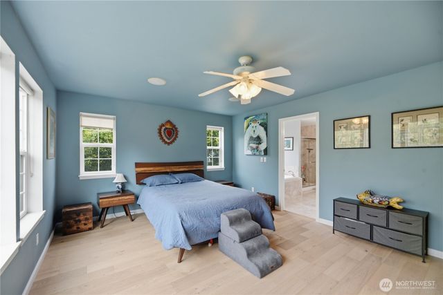2484 Soundview Drive NE, Bainbridge Island, WA 98110