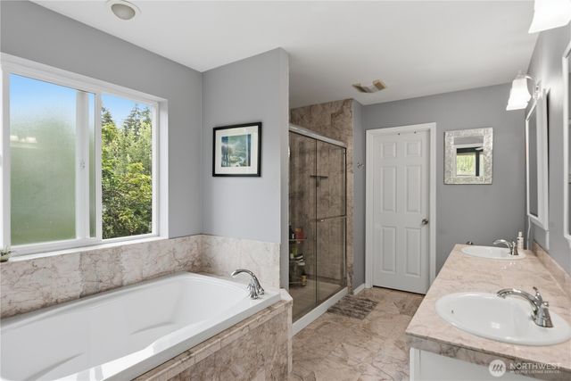 2484 Soundview Drive NE, Bainbridge Island, WA 98110