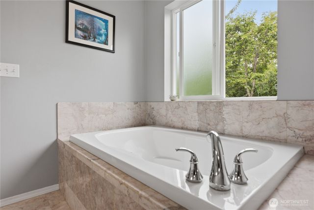 2484 Soundview Drive NE, Bainbridge Island, WA 98110
