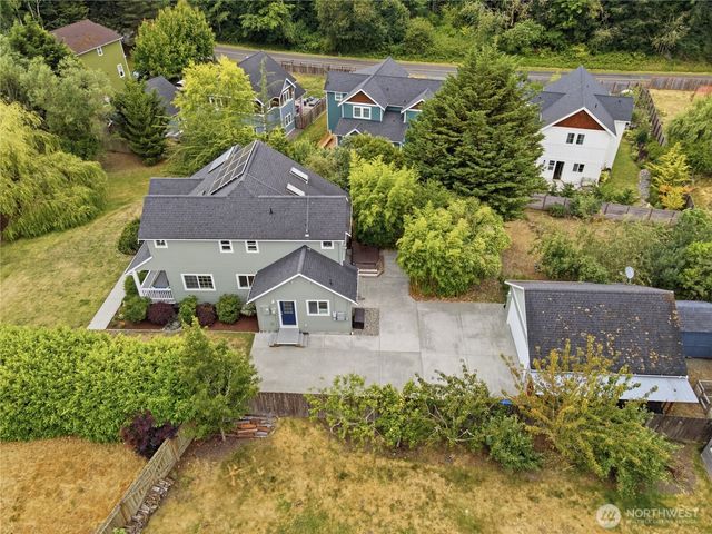 2484 Soundview Drive NE, Bainbridge Island, WA 98110