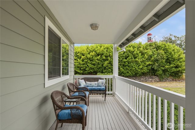 2484 Soundview Drive NE, Bainbridge Island, WA 98110