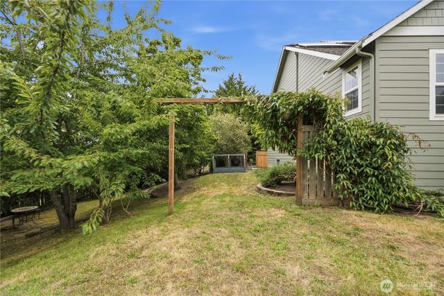 2484 Soundview Drive NE, Bainbridge Island, WA 98110