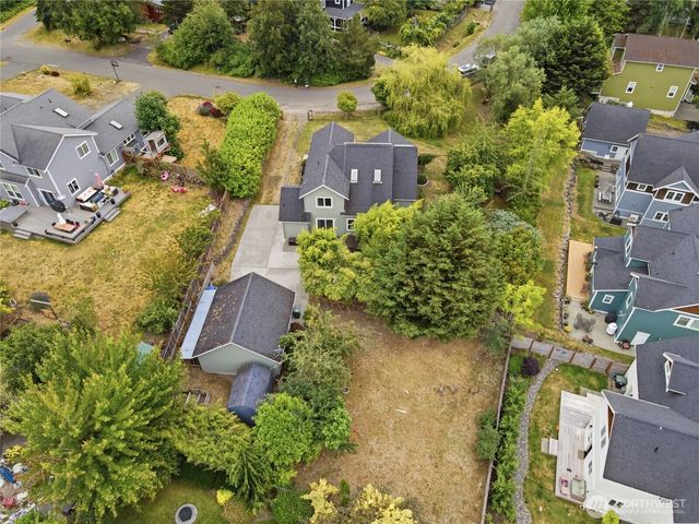 2484 Soundview Drive NE, Bainbridge Island, WA 98110