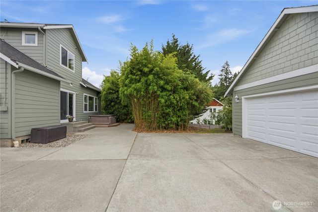 2484 Soundview Drive NE, Bainbridge Island, WA 98110