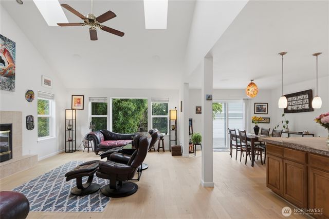 2484 Soundview Drive NE, Bainbridge Island, WA 98110