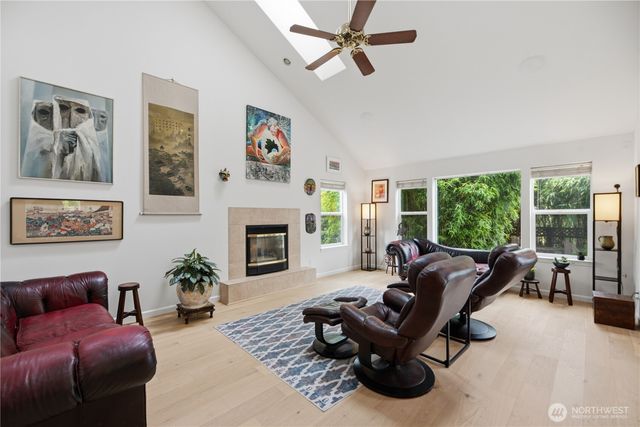 2484 Soundview Drive NE, Bainbridge Island, WA 98110