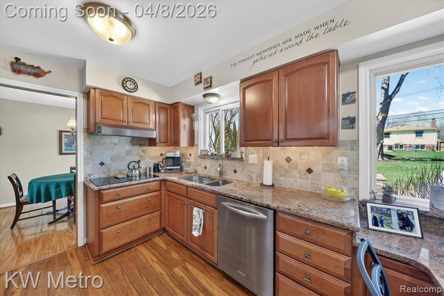5037 Thorncroft Avenue, Royal Oak, MI 48073