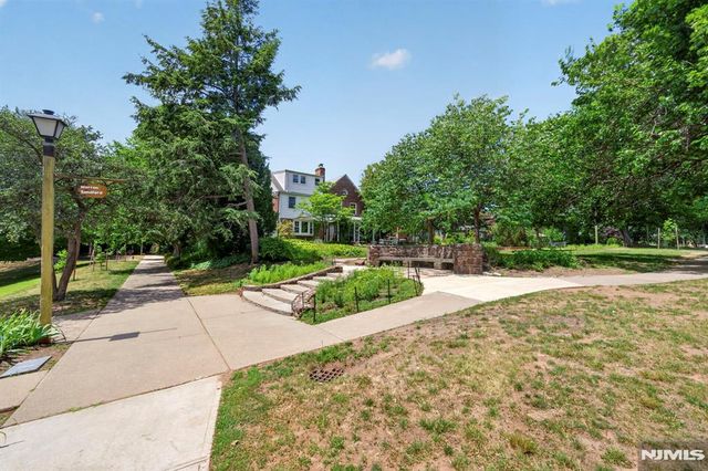 16 Randolph Terrace, Fair Lawn, NJ 07410
