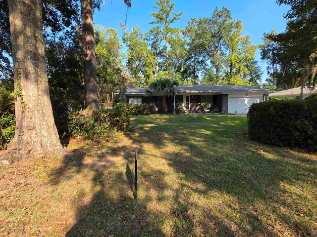 2036 TRESCOTT Drive, Tallahassee, FL 32308