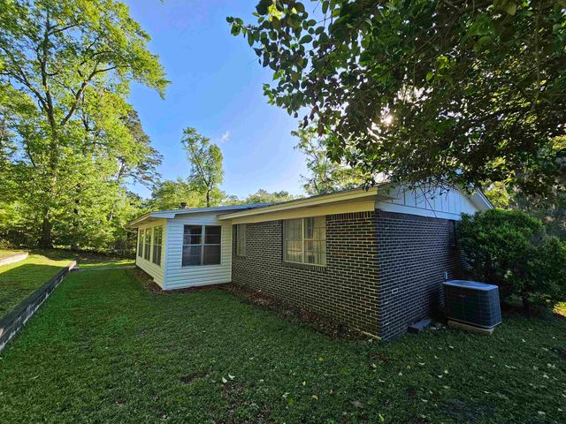 2036 TRESCOTT Drive, Tallahassee, FL 32308