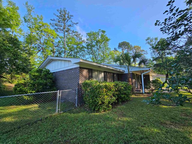 2036 TRESCOTT Drive, Tallahassee, FL 32308
