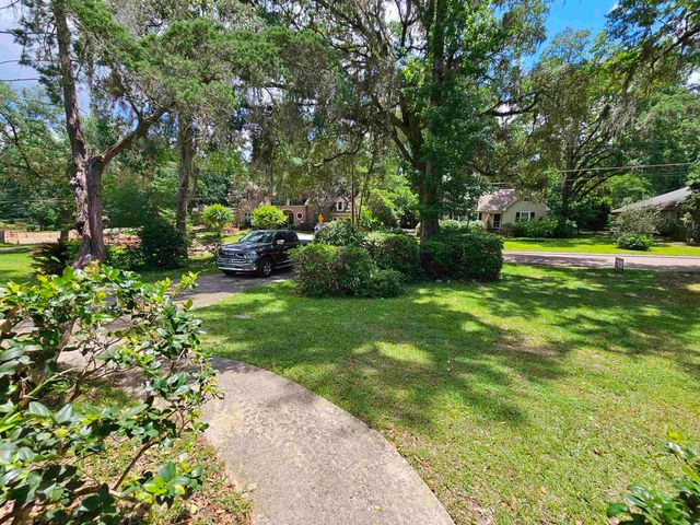 2036 TRESCOTT Drive, Tallahassee, FL 32308