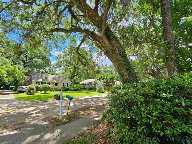 2036 TRESCOTT Drive, Tallahassee, FL 32308