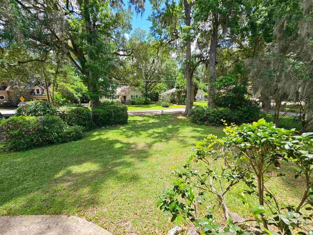 2036 TRESCOTT Drive, Tallahassee, FL 32308