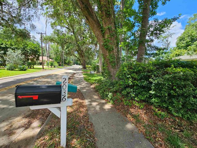 2036 TRESCOTT Drive, Tallahassee, FL 32308