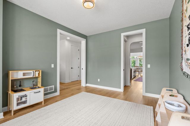5054 Boulder Lane, Chaska, MN 55318