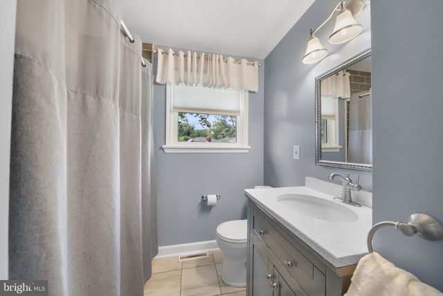 745 ASTON MARTIN DR, Lindenwold, NJ 08021