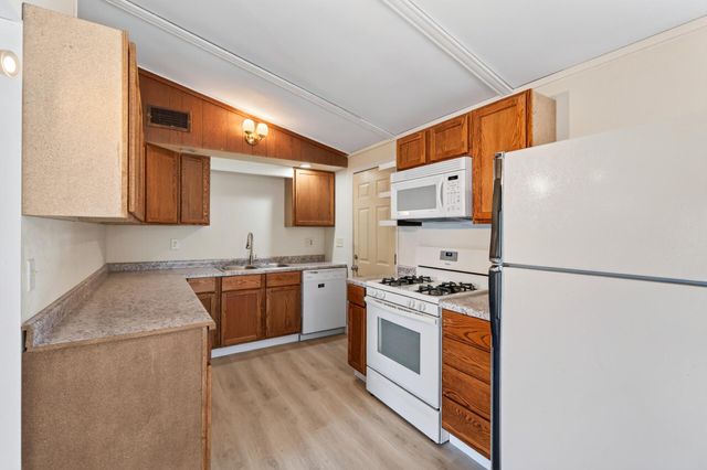 1582 3rd Street E, Saint Paul, MN 55106