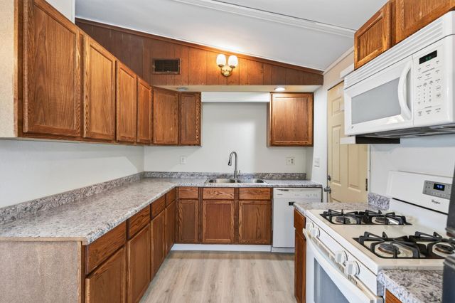 1582 3rd Street E, Saint Paul, MN 55106