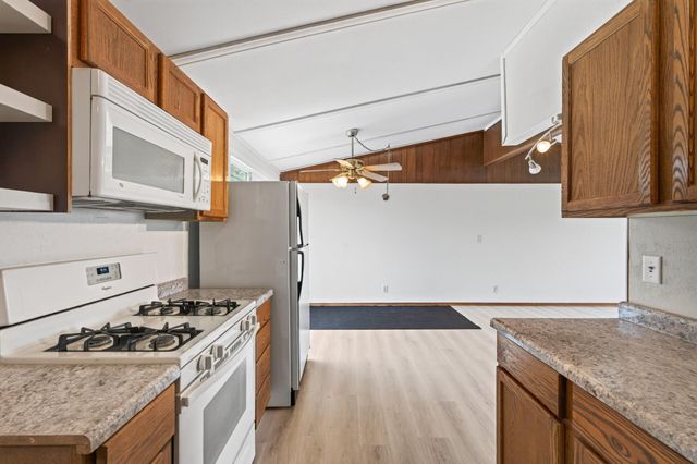 1582 3rd Street E, Saint Paul, MN 55106