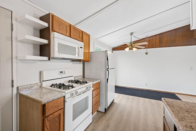 1582 3rd Street E, Saint Paul, MN 55106