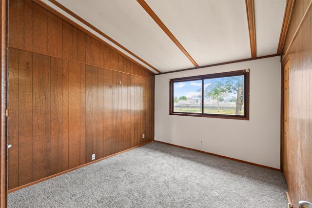 1582 3rd Street E, Saint Paul, MN 55106