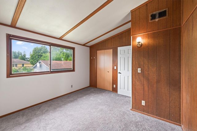1582 3rd Street E, Saint Paul, MN 55106
