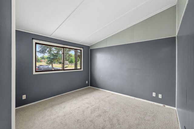 1582 3rd Street E, Saint Paul, MN 55106