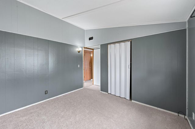 1582 3rd Street E, Saint Paul, MN 55106