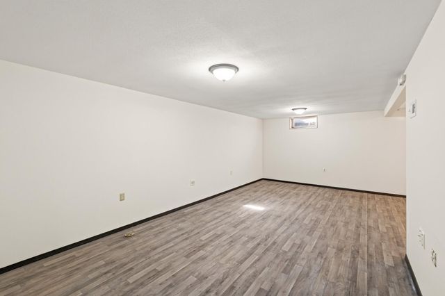 1582 3rd Street E, Saint Paul, MN 55106