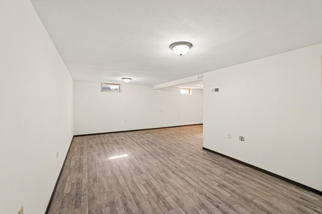 1582 3rd Street E, Saint Paul, MN 55106