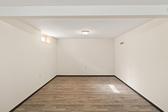 1582 3rd Street E, Saint Paul, MN 55106