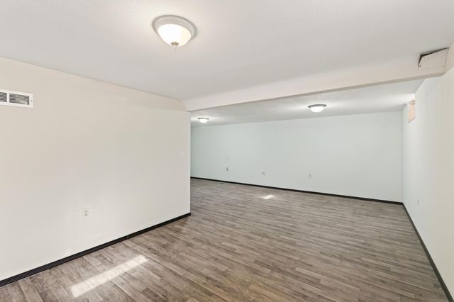 1582 3rd Street E, Saint Paul, MN 55106