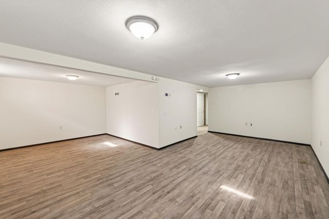 1582 3rd Street E, Saint Paul, MN 55106