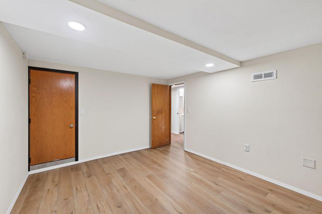 1582 3rd Street E, Saint Paul, MN 55106