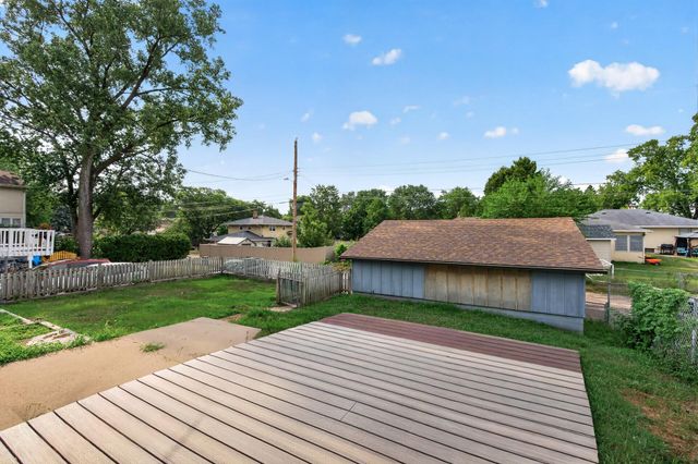 1582 3rd Street E, Saint Paul, MN 55106