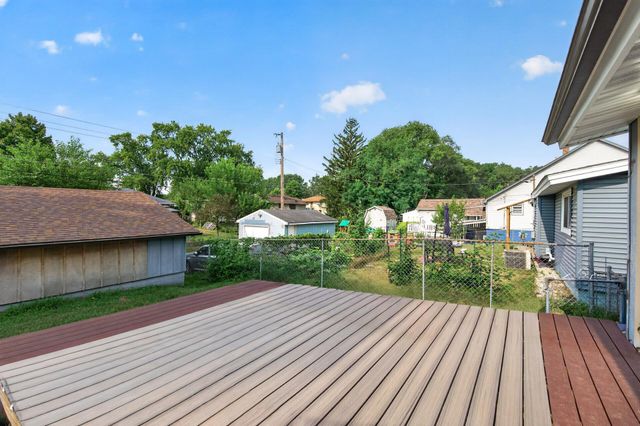 1582 3rd Street E, Saint Paul, MN 55106
