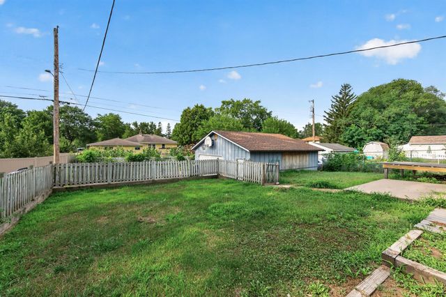 1582 3rd Street E, Saint Paul, MN 55106
