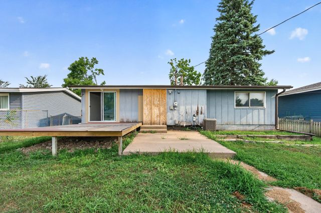 1582 3rd Street E, Saint Paul, MN 55106