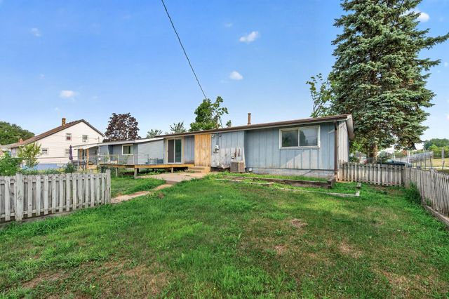 1582 3rd Street E, Saint Paul, MN 55106