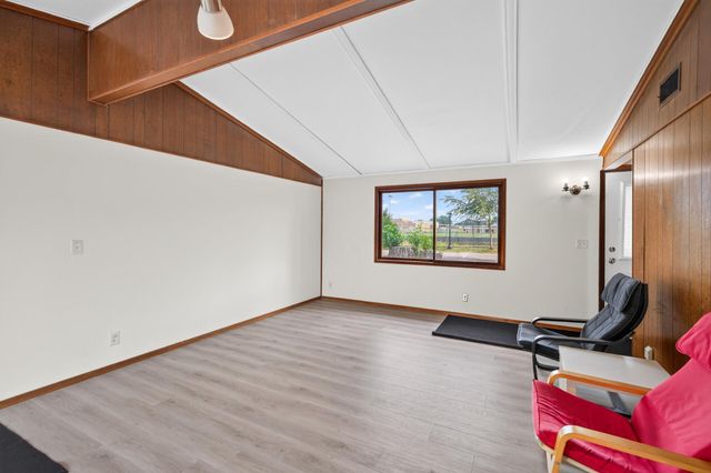 1582 3rd Street E, Saint Paul, MN 55106