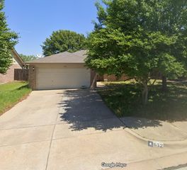 612 Creekview Drive, Burleson, TX 76028