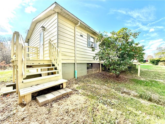 226 Cottage Ave, Masontown, PA 15461